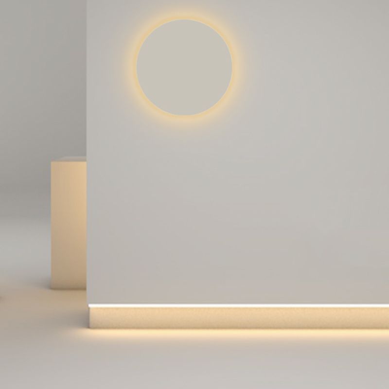 Round Shape Metal Wall Light Modern Style 1 Light Wall Mounted Lamp in White