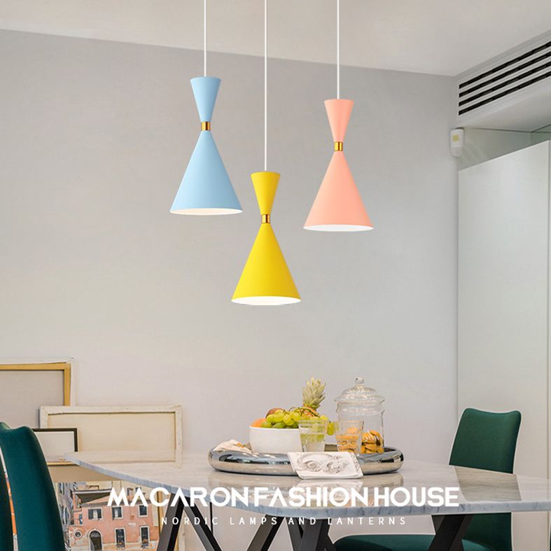 Lampada a sospensione in alluminio conico Macaron a 1 ciuffa a sospensione per sala da pranzo