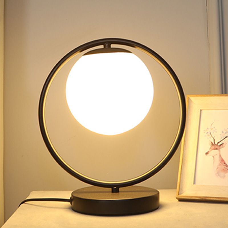 Milky Glass Ball Shade Nachttischlampe Einfachheit Single-Bulb-Tischlicht