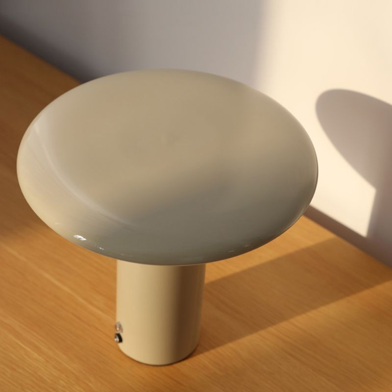 Cercle Table Light Style moderne Metal Night Table Lampe pour le chevet