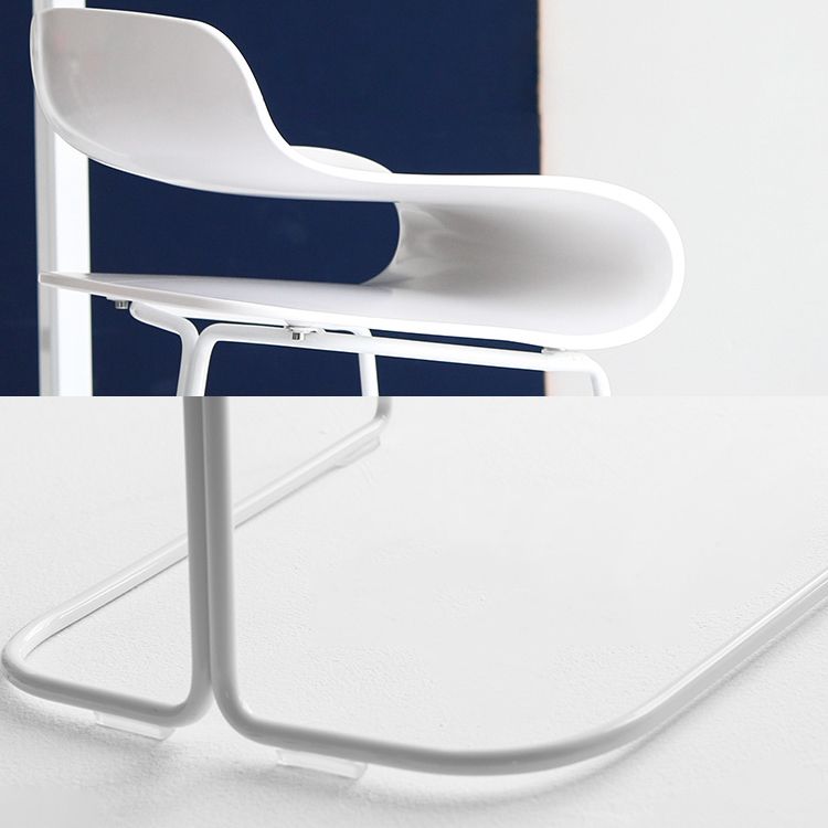 Moderner Thekenhocker ohne Armlehnen, Stahl-Café-Barhocker mit Kunststoffsitz