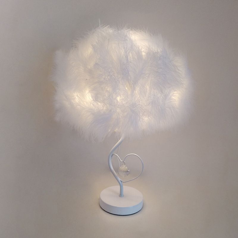 Éclairage de table de plumes Modernisme Tissu 1-Light Light Stringtand Lampe en blanc avec gouttelette en cristal