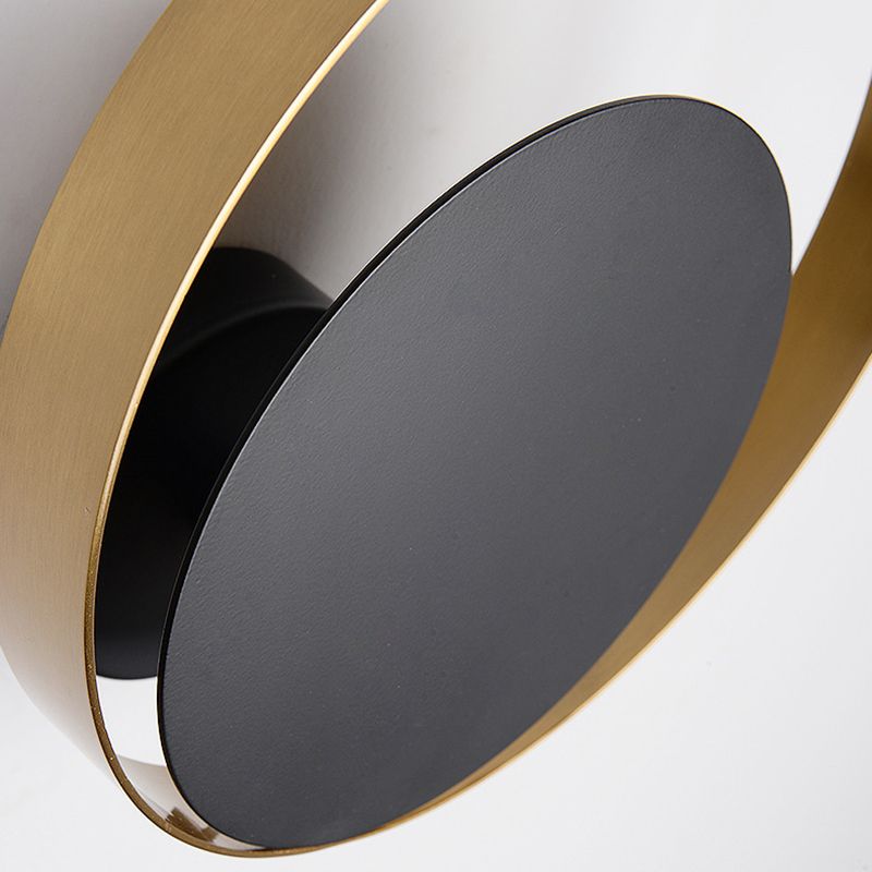 Luce di applique a parete rotonda post-moderna Luce a parete in metallo contratto per camera da letto