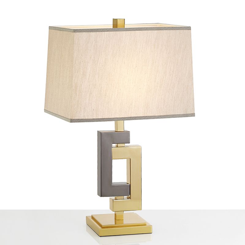 Table d'épissage clair moderniste métallique 1 gris clair et lampe de bureau en or avec nuance de tissu blanc cuboïde