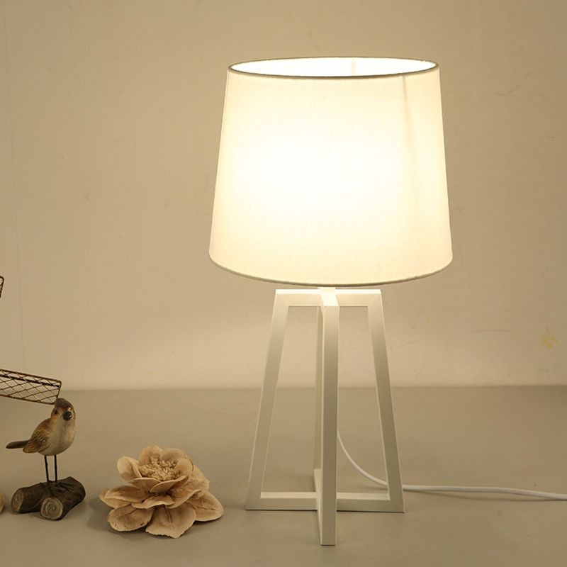 Taps toelopende schaduw Nachtlamp Noordelijke 1 kop Zwart/Wit Tafel Stand Licht met Trapezoid Stand