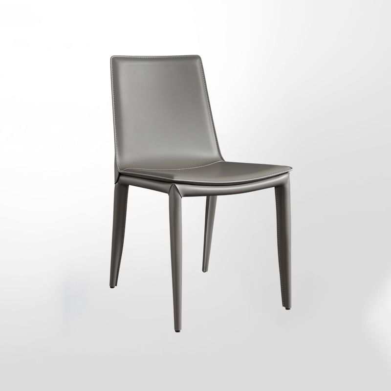 Silla lateral curvada de cuero contemporánea Silla Parsons con acabado mate