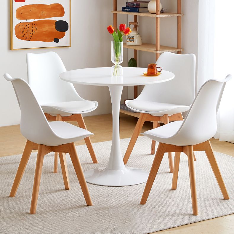 Eenvoudige stijl huis vaste houten eettafel ronde vormtafel met tulpbasis