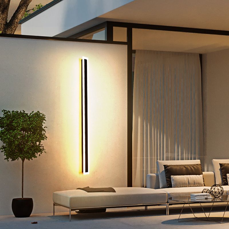 Linear Shape Metal Wall Light Modern Style 1 Light Wall Mount Lighting in Black