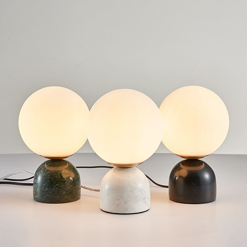 Servizio di notte semplice a sfera Light Milky Glass 1 Lampada da comodino con piedistallo in marmo nero/bianco/verde