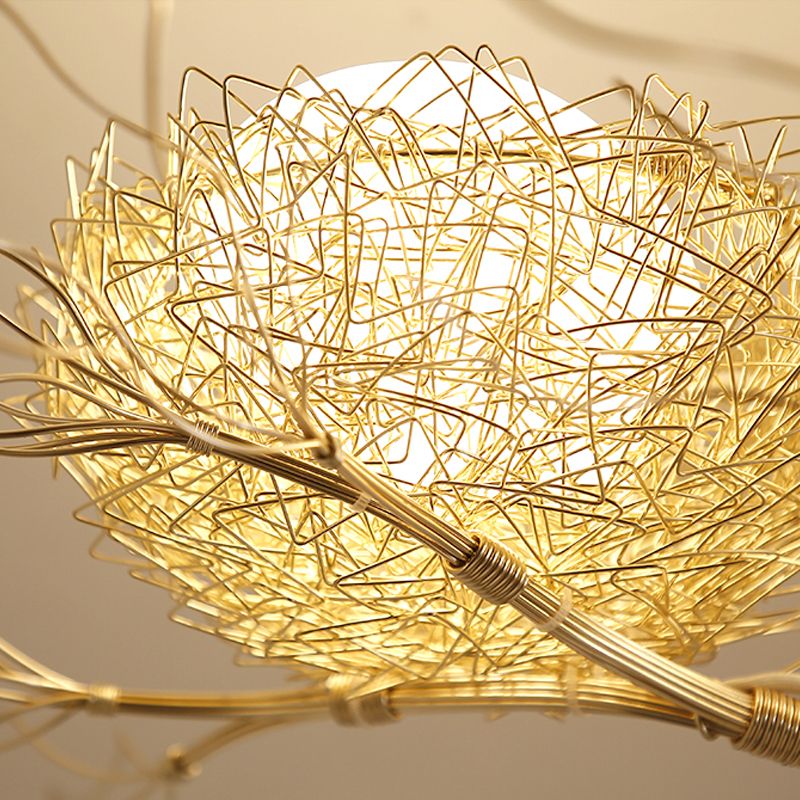 Rustikale Vogel -Eiform -Deckenkraut 3 Lichter Milch weißes Glas Golden Hanging Deckenlicht mit Zweig und Nest