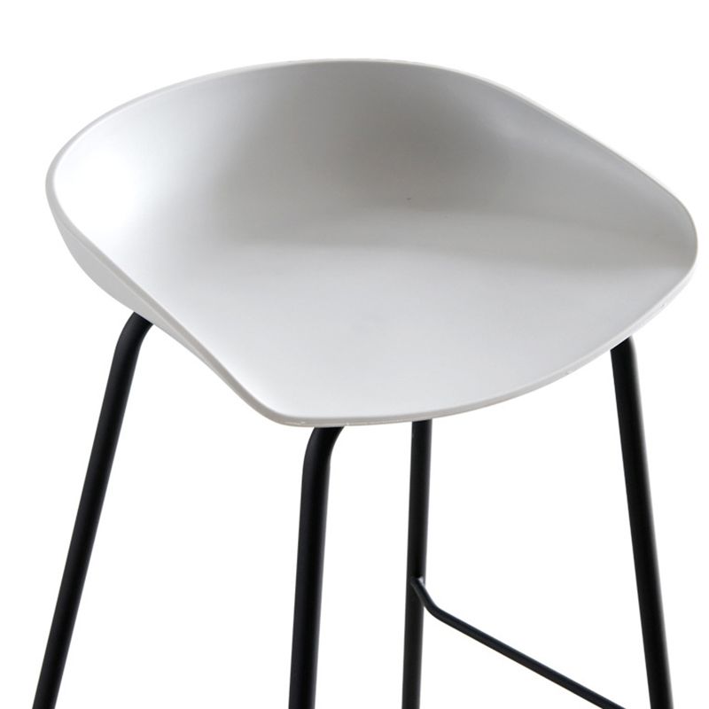 Taburetes de contraates de plástico de metal escandinavo taburetes de bar sin respaldo con asiento de cubo