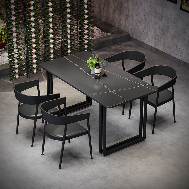 Mesa de comedor de estilo industrial Mesa de comedor de piedra sinterizada negra con base de metal