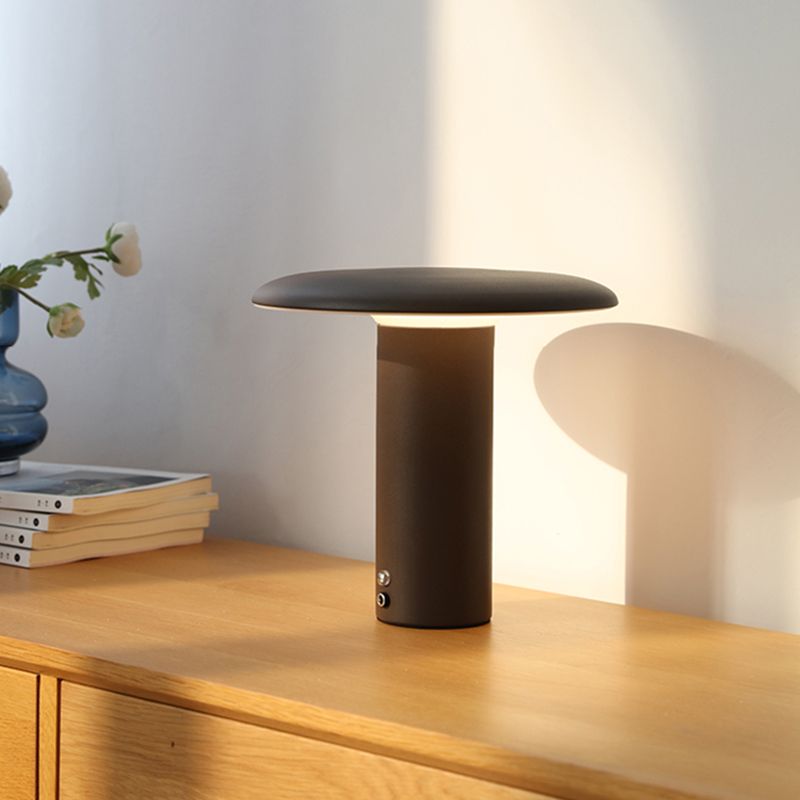 Cercle Table Light Style moderne Metal Night Table Lampe pour le chevet