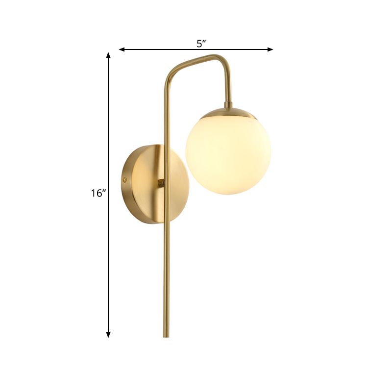 Kugel Wandmontierte Lampe Minimaler gefrosteter Glas 1 Glühbirne weiße Leuchtenbeleuchtung mit goldenem Schwängelarm