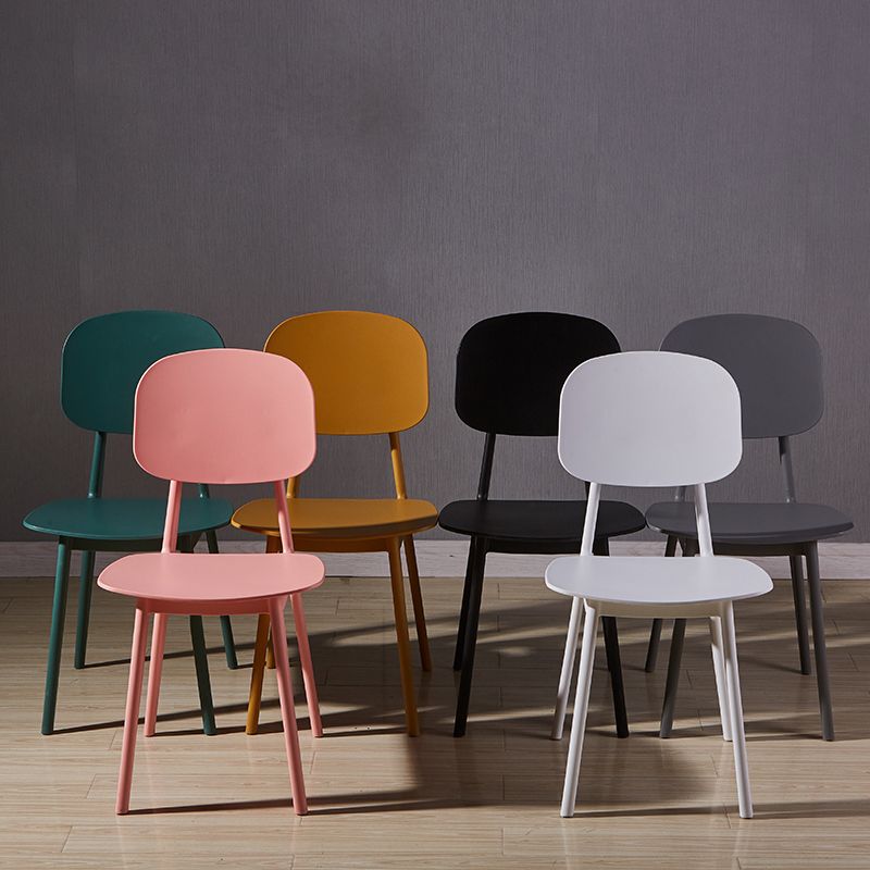Chaise d'appoint en plastique de conférence scandinave, finition mate, chaise de salle à manger à dossier ouvert