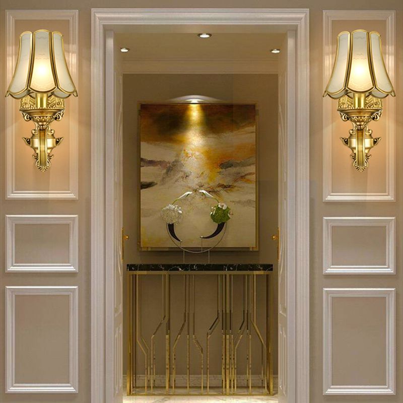 Gold 1/2 Heads Sconce Light Light retro Retro Curved Bram Wall Lighting con ombra in vetro smussata svasata