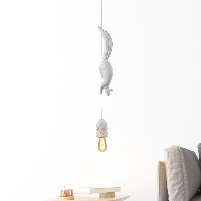 Enfants, bulbe exposé Résine Drop Pendant Single suspension plafond plafond en blanc / noir / brun avec écureuil suivi du concept de pinone
