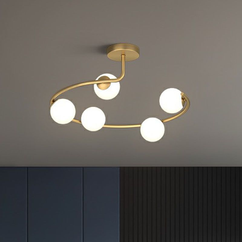 Kugelkorridor Flush Mount Leichte Creme Glas künstlerische Halbflush -Deckenbehandlung in Gold