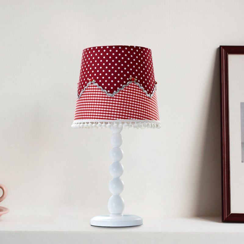 Lampada da scrivania a botte moderna Legno 1 tavola rossa a testa con tonalità in tessuto per camera da letto