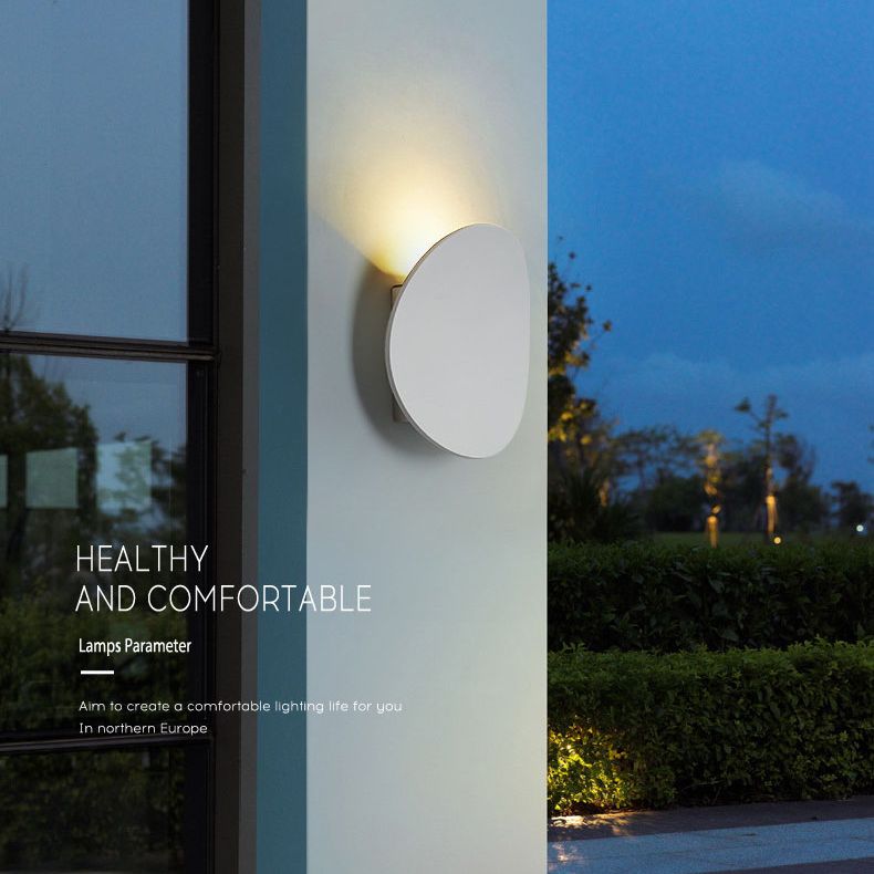 Luz de la pared curva Malimalista LED de metal LED al aire libre Luz de luz montada en la pared