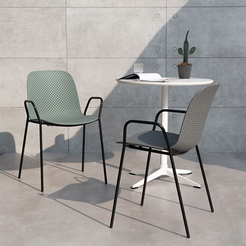 Sillón de comedor de plástico de estilo escandinavo, respaldo sólido, silla individual