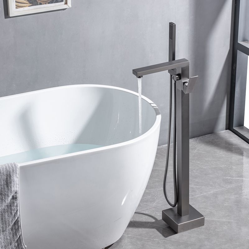 Floor Mounted Metal Freestanding Tub Filler Swivel Freestanding Faucet with Spray Gun