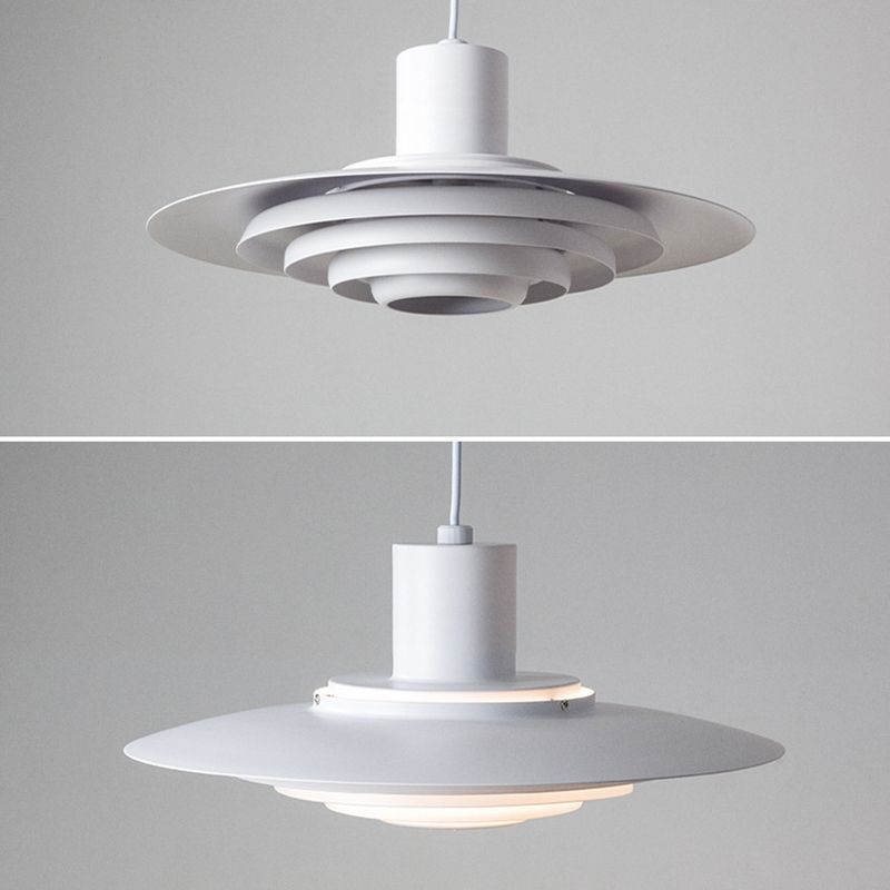 Éclairage suspendu post moderne