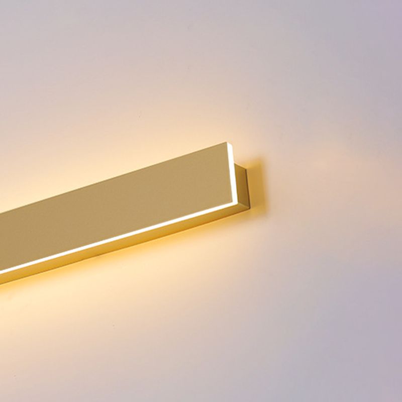 Metal Linear Shape Wall Light Modern Style 1-Light Wall Mounted Light in Gold