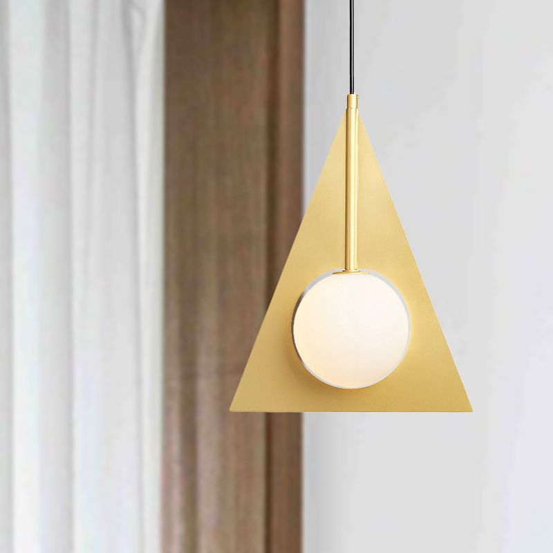 Triángulo Costeo de techo Luz de metal moderno 1 cabezal kit de lámpara colgante de oro con sombra de vidrio blanco global