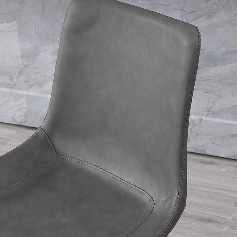 Chaise de salle à manger incurvée en cuir moderne, finition mate, chaise Parsons pour brasserie