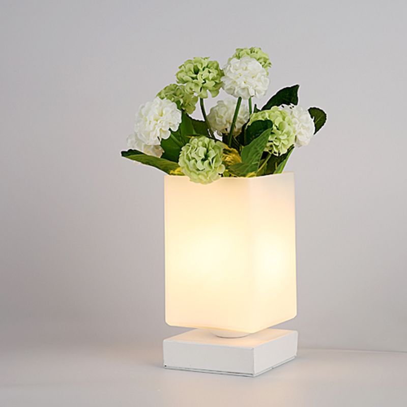 Art Deco Cono/rectángulo Lámpara de noche de vidrio blanco Iluminación de mesita de noche con decoración de flores para dormitorio