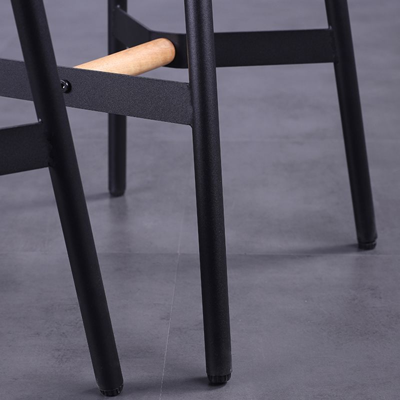 Taburetes de bar negros escandinavos, taburetes de bar sin respaldo de madera y metal con asiento redondo