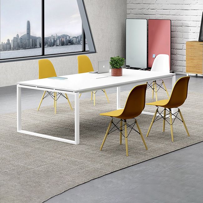 Mesa de comedor rectangular contemporánea de madera maciza, mesa interior blanca con base de trineo