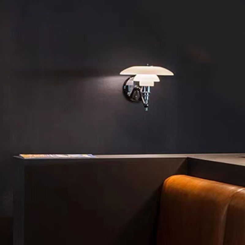 Modern Metal Wall Lamp 1-Light Wall Mount Lamp with Glass Shade for Bedroom