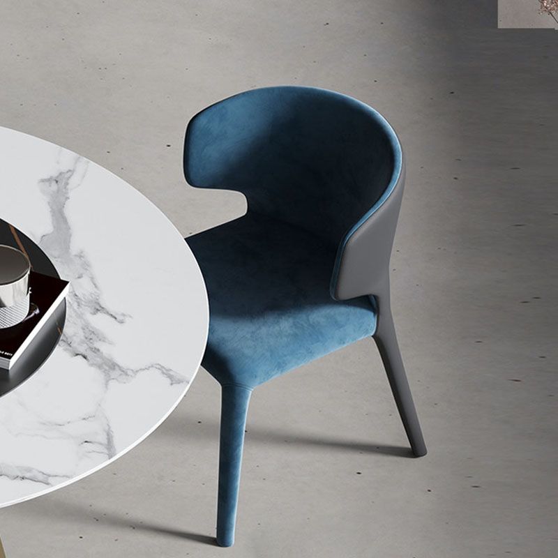 Sillones de comedor de cuero tapizados con brazos con respaldo y patas de metal