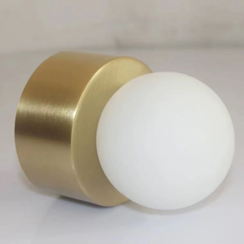 Circle Shape Flush Mount Modern Metal Ceiling Light with Glass Shade for Living Room