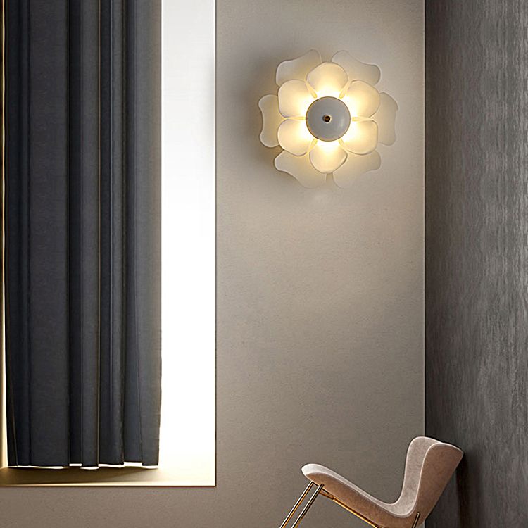 Nordic Style Flower Shape Wall Lamp Indoor Fashion Decoration Wall Sconce with Acrylic Shade