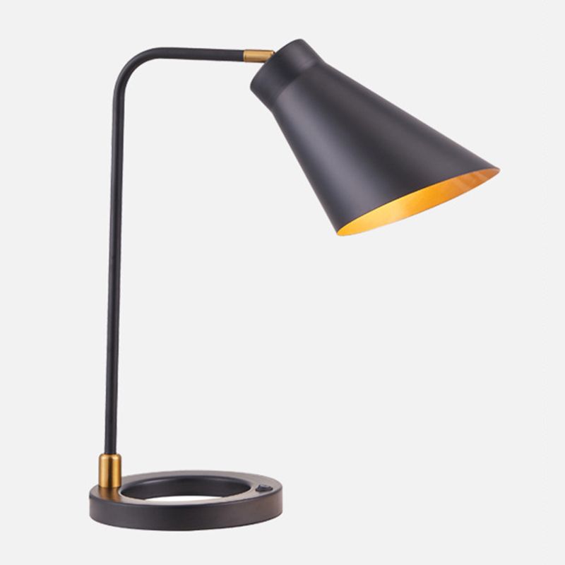 Lampada da scrivania moderna Funzione illuminazione da tavolo metallico per il salotto della camera da letto dello studio
