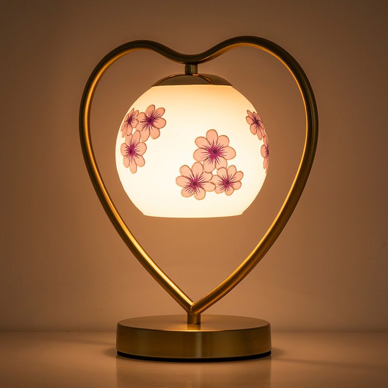 Simple amorevole tavolo a forma di cuore Light Metal 1-Bulb Lampada da lettura da comodino con cupola in vetro
