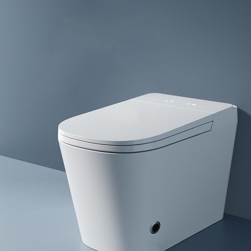 Modern White Skirted Toilet Bowl Siphon Jet Toilet with Seat for Bathroom