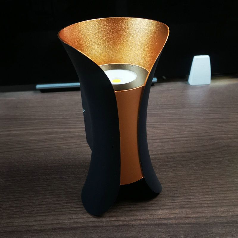 Curl Shape Wall Light Modern Style Metal 1 Light Wall Lamp in Black/White