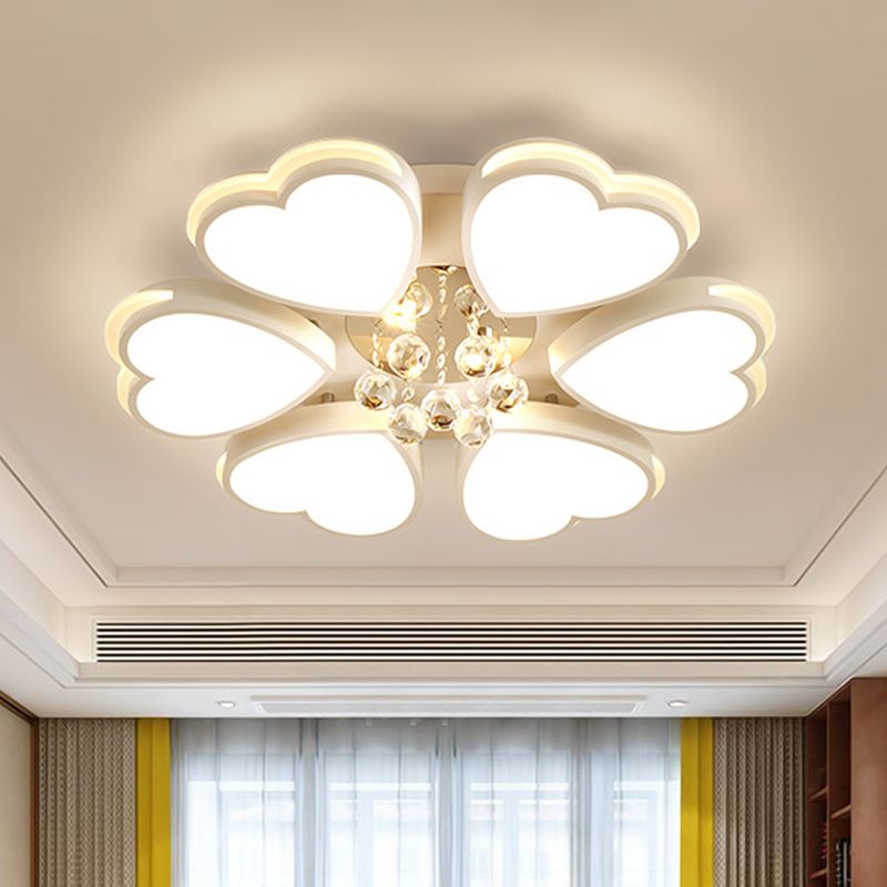 Acryl Herz Flush Mount Light Modern 6 Bulben Living Room Flushmount in Weiß mit Crystal Ball