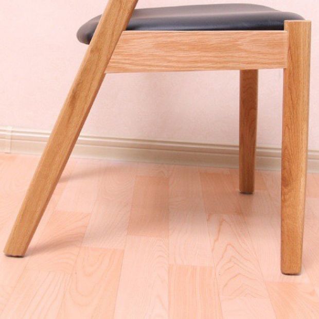 Silla de comedor de cuero natural con respaldo abierto de cocina contemporánea