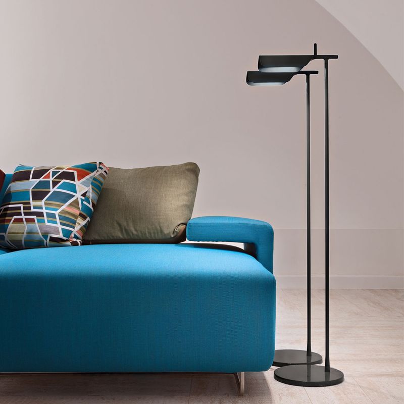 Illuminazione da pavimento angolare destra minimalista lampada da letto a led metallici in piedi in bianco/nero