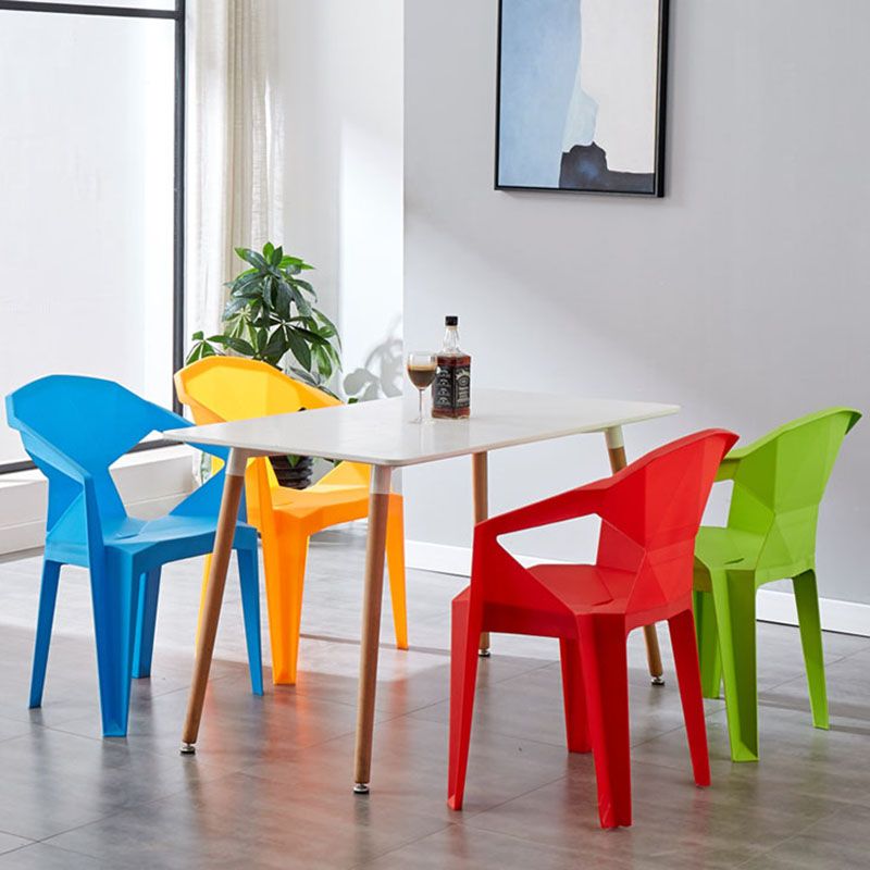 Chaises de salle à manger de style contemporain Chaises d'appoint avec accoudoirs en plastique pour cuisine (Ensemble de 4)