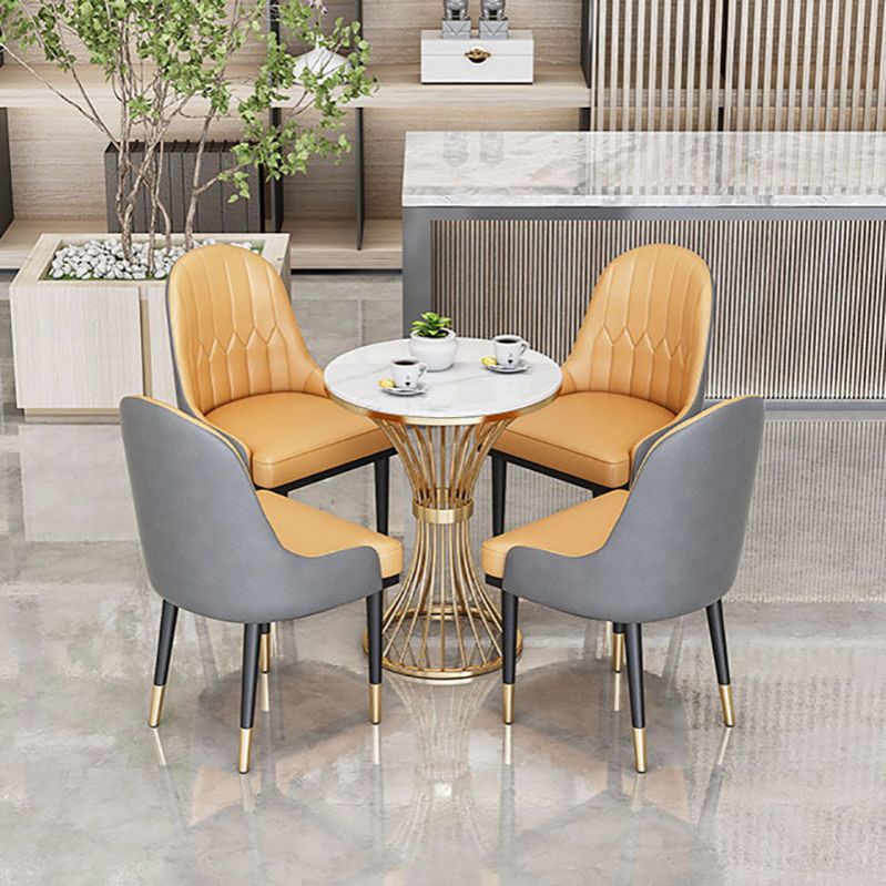 Silla de comedor de metal Glam, sillas de comedor tapizadas sin brazos para uso en restaurantes