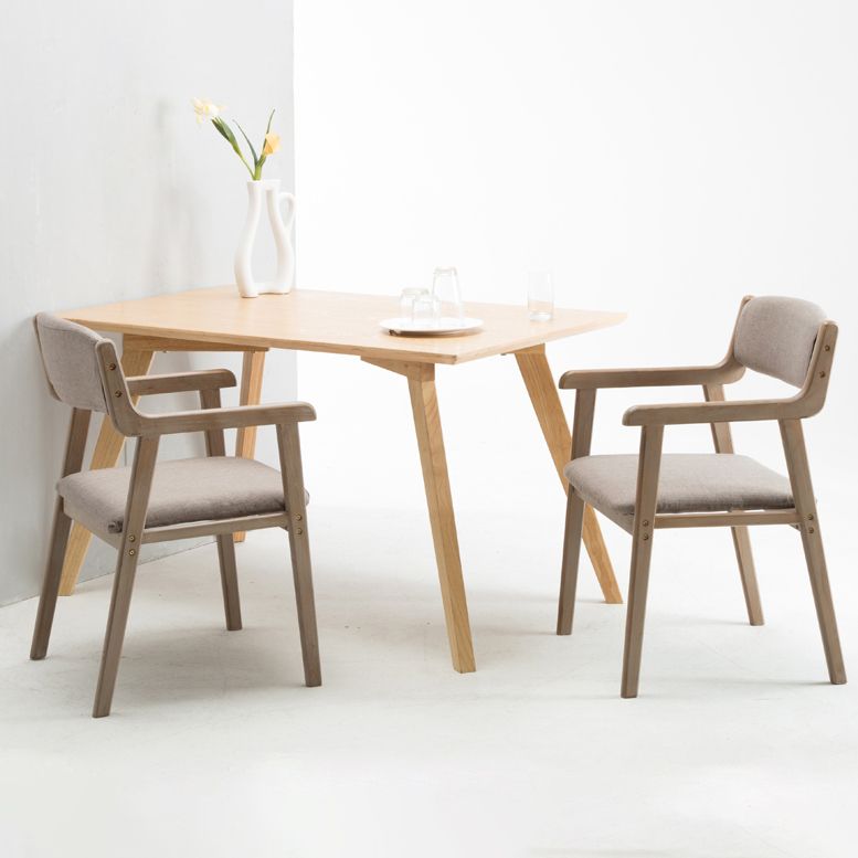 Silla de comedor tapizada de madera de caucho de granja con acabado mate abierto