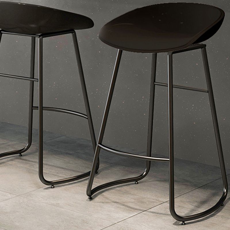 Contemporary Iron Base Bar Stools Plastic Bucket Seat Barstool for Home