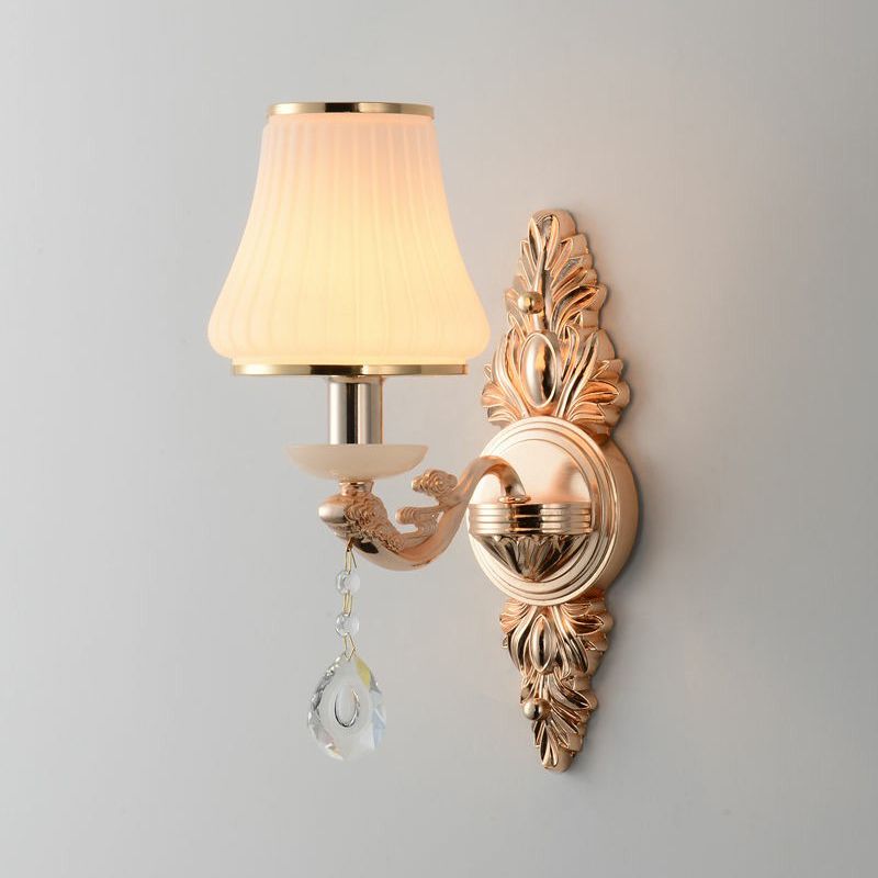 Luz de pared de vidrio blanco acampanado Ligera de sala de estar minimalista con cristal de lágrima