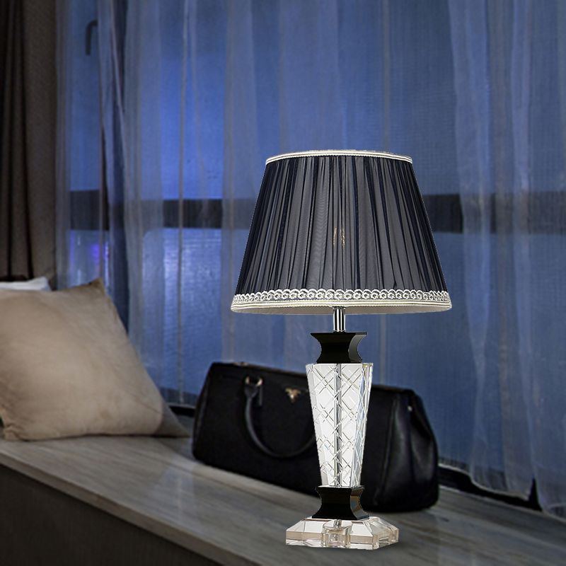 Lampe de table de chevet conique noire de style traditionnel, lampe de table de chambre à coucher à 1 lumière avec base en cristal